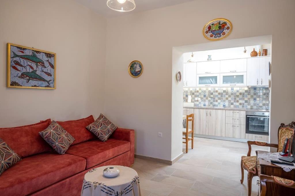 Amalthea House 2 *